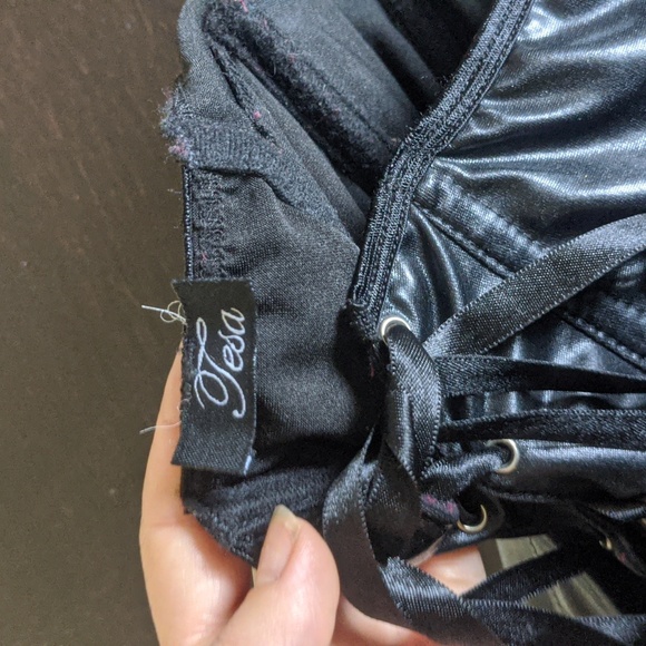 Black halter corset - Picture 3 of 3